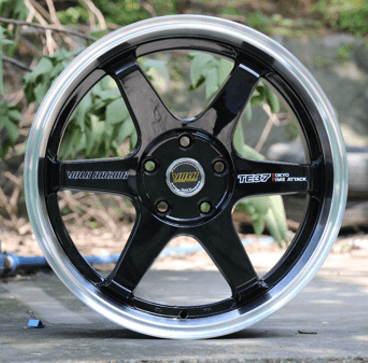 657-FLOW-FORMED alloy wheel