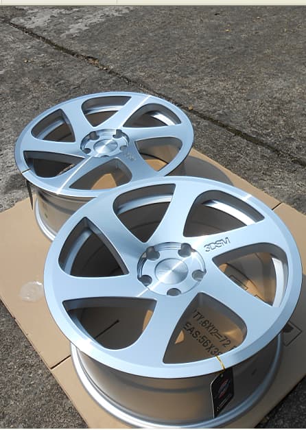 695-FLOW-FORMED alloy wheel