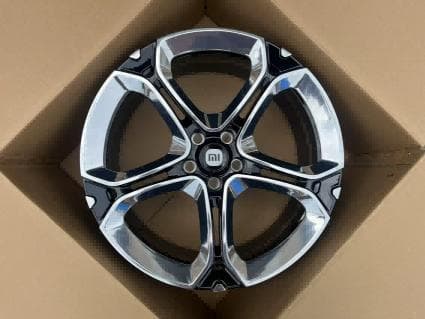 1983-FORGED angle view