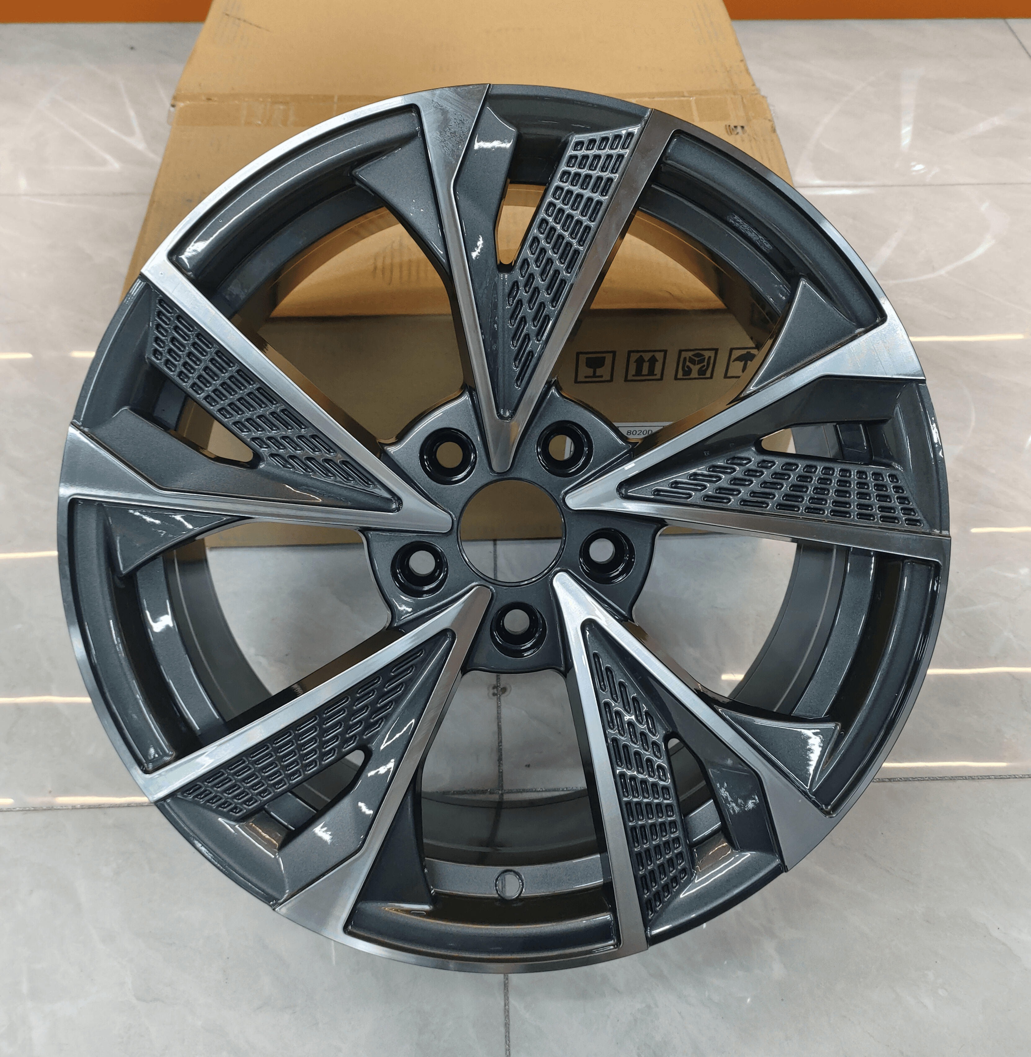 X02-FLOW-FORMED alloy wheel