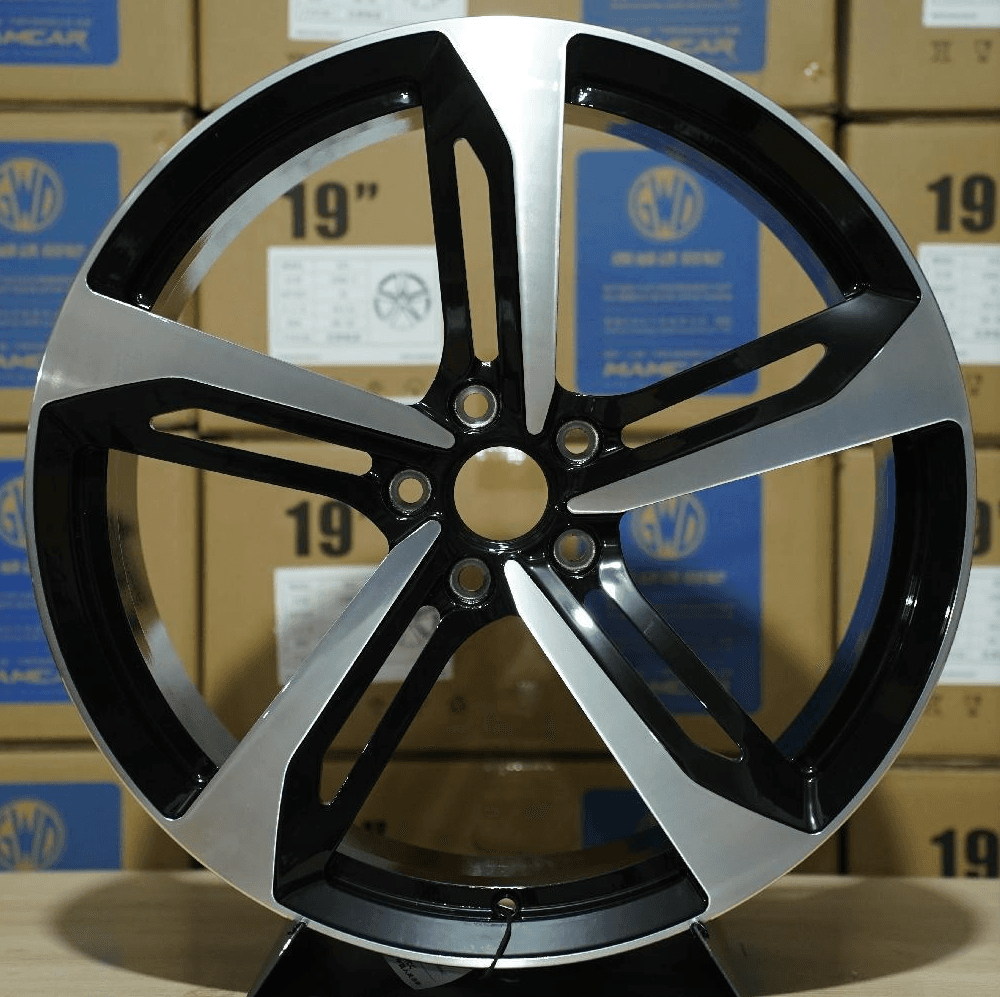 X04-FLOW-FORMED alloy wheel
