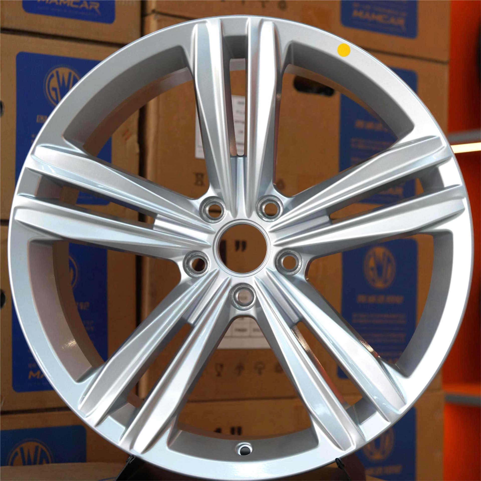 X13-FLOW-FORMED alloy wheel